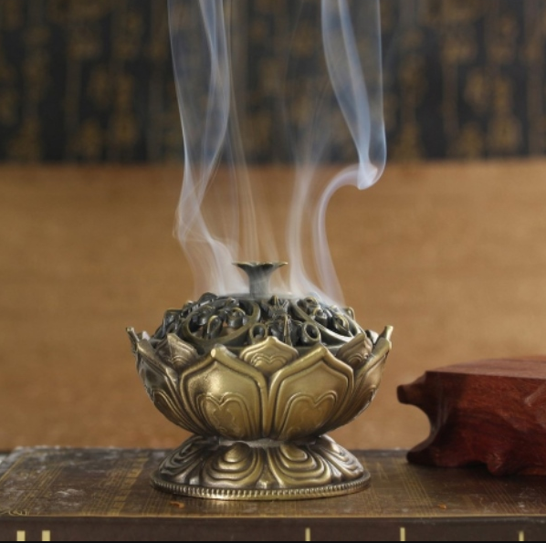 Xông nhà tẩy uế bằng trầm hương bạn nên biết.png